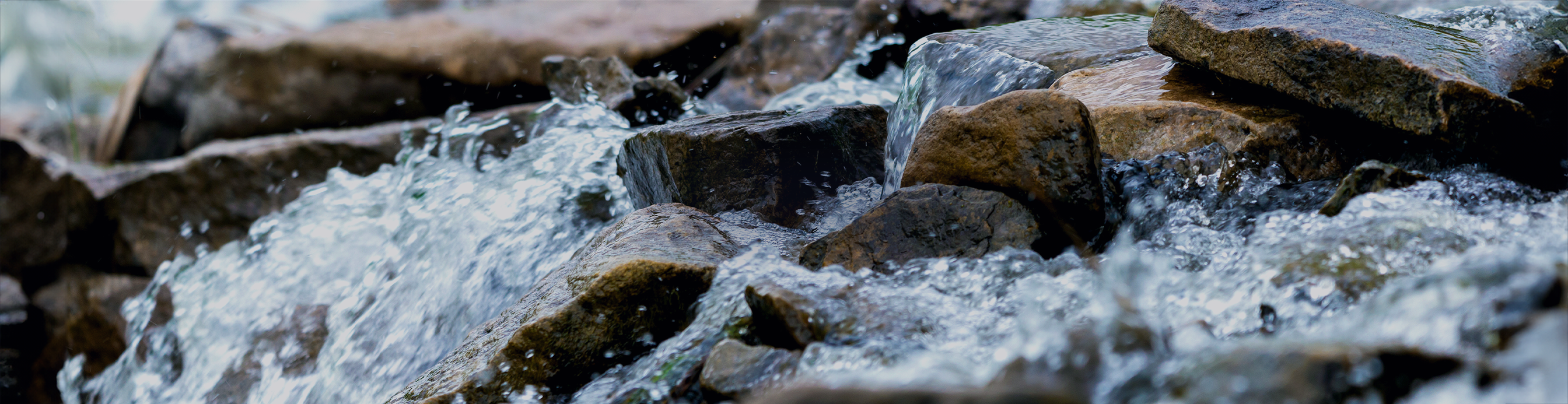 Levissima è un'acqua minerale naturale fresca, leggera e incontaminata