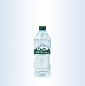 Bottiglia Di Acqua Levissima Naturale Da 0,5 Litri Bottiglia Di Acqua Levissima Naturale Da 0,5 Litri